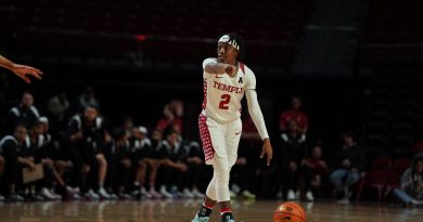 Temple senior guard Aleah Nelson directs traffic at the top of the three-point line during Temple women's basketball's game against No. 24 Villanova.