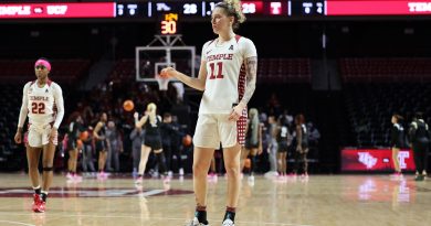 Caranda Perea watches a foul shot.