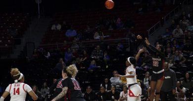 Tarriyonna Gary shoots a three.