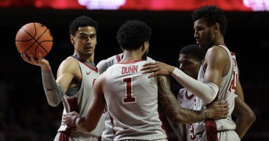 Temple's starting five, including Damian Dunn, Nick Jourdain, and Zach Hicks, huddle before foul shots.