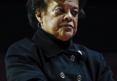 Owls fall to North Texas in back-and-forth game