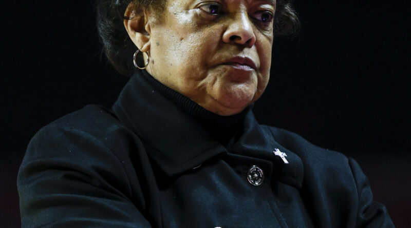 Owls fall to North Texas in back-and-forth game